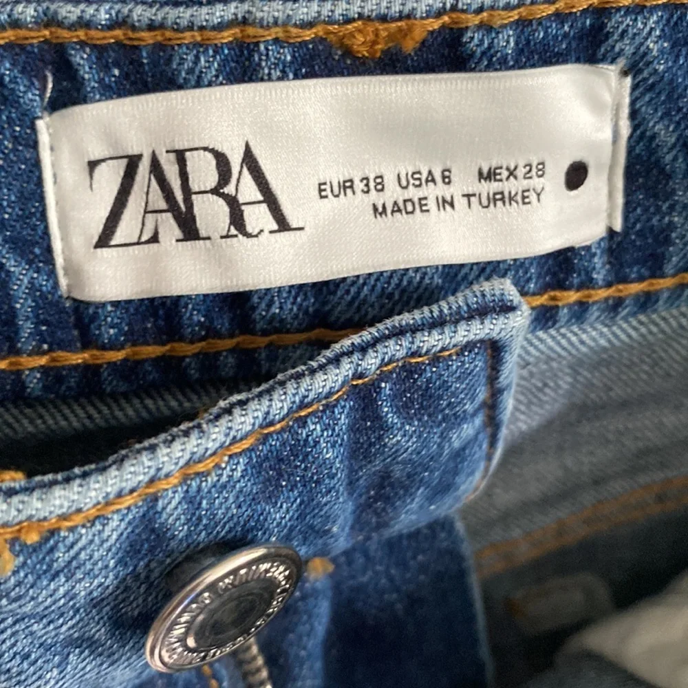 (A6) Zara signature denim The high waist short and Vesti‎ blue, Size 6, NWT